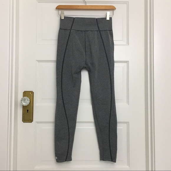 NWOT GapFit Junior Seamless Cropped Leggings - Picture 2 of 5